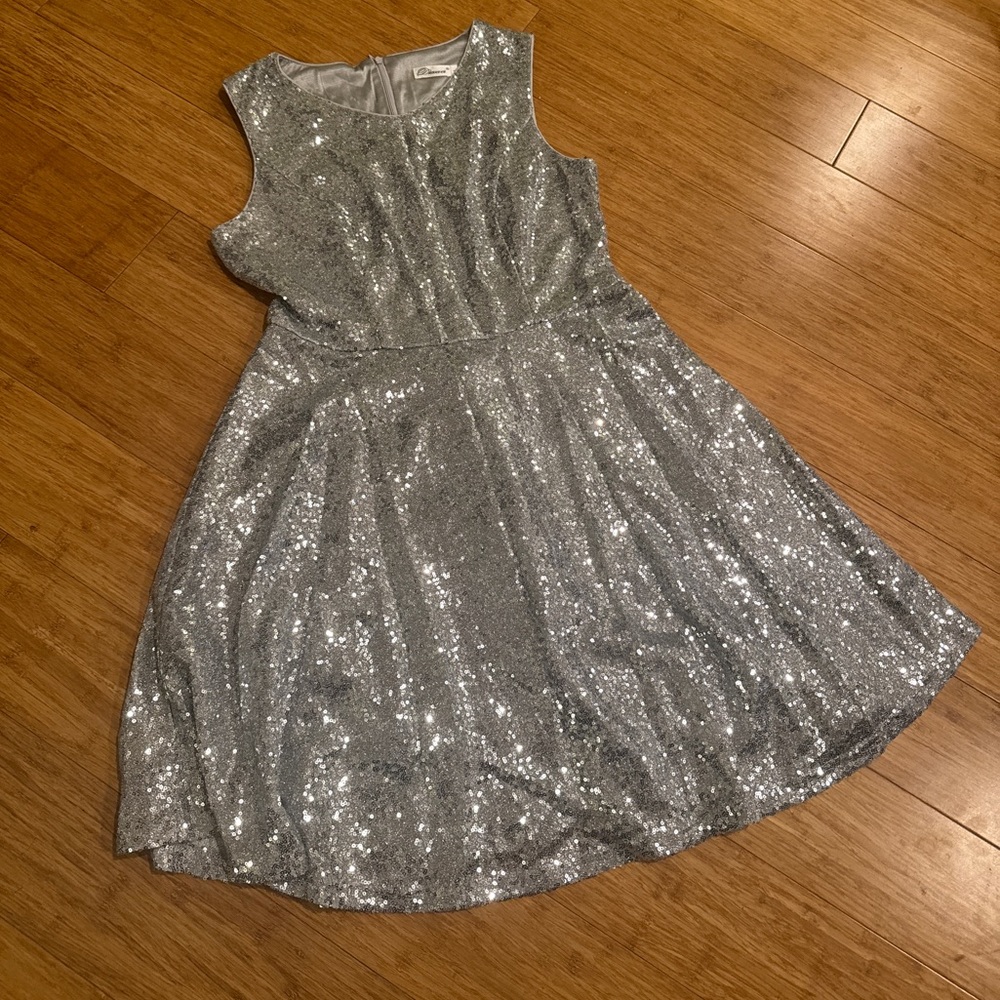 NEW Silver Sequin Formal Knee Length A Line Dress